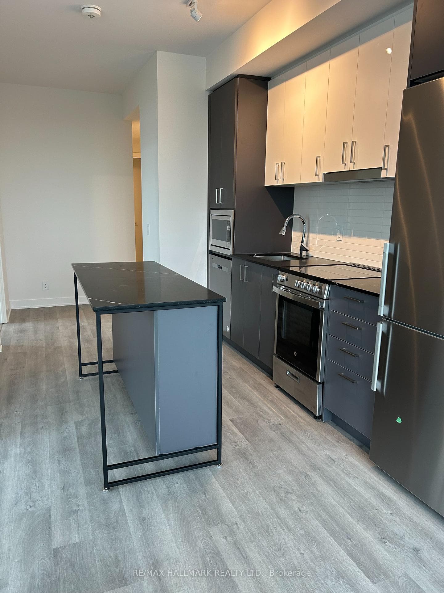 50 Upper Mall Way Unit 805 B photo 3