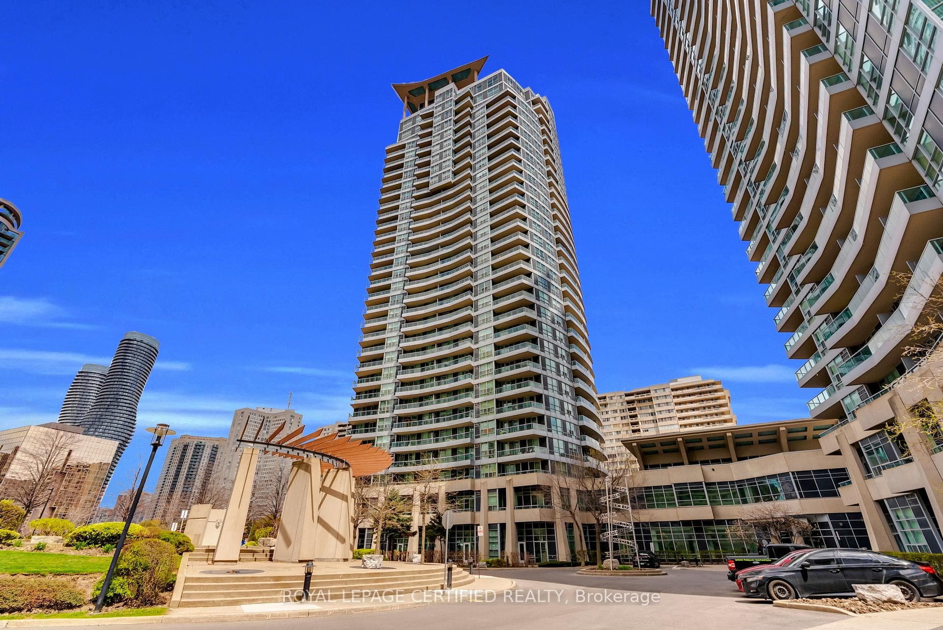 1 Elm Drive Unit 2101 photo 1