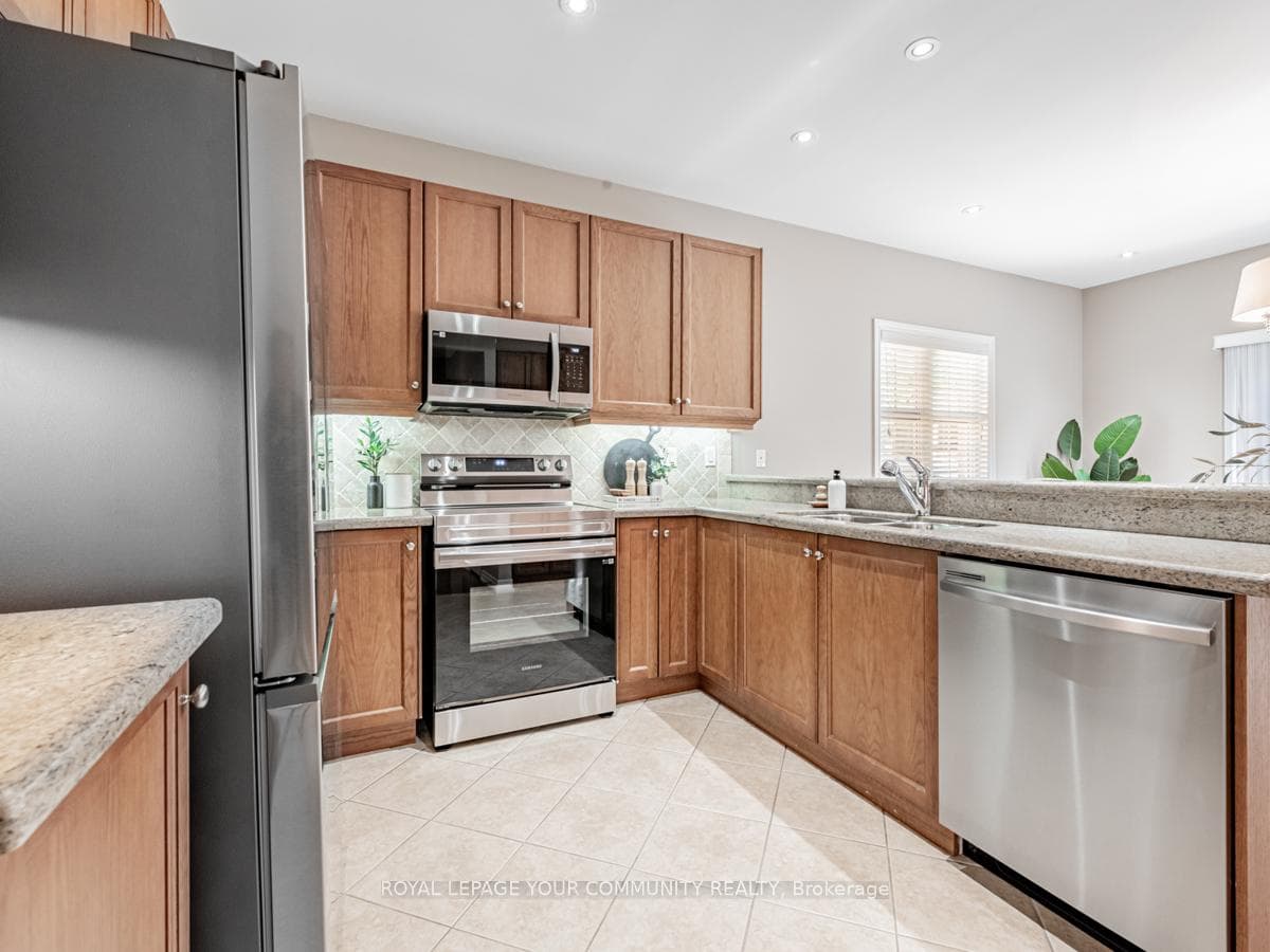 201 Queen Filomena Avenue photo 12
