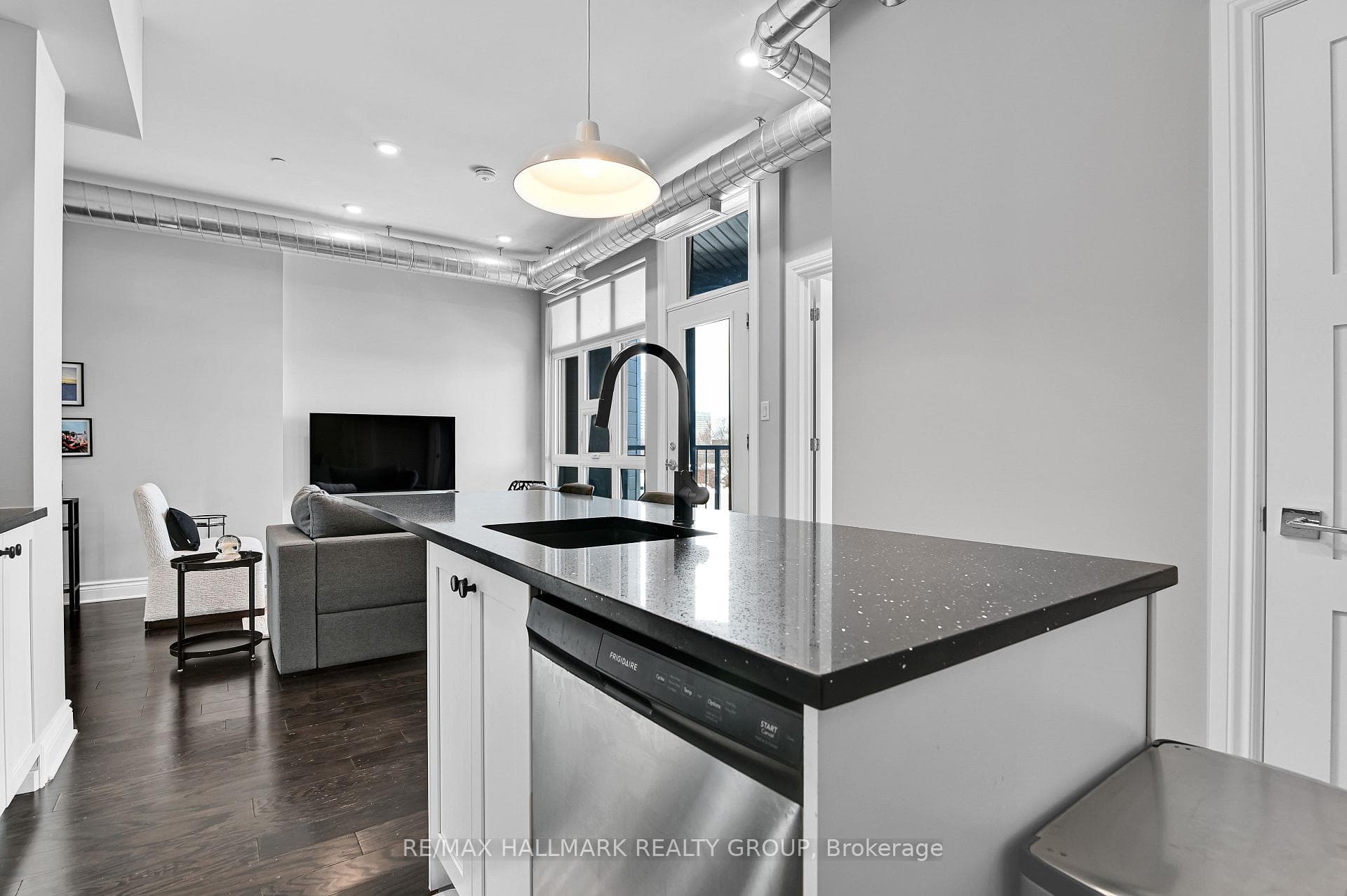 101 Pinhey Street Unit 403 photo 15