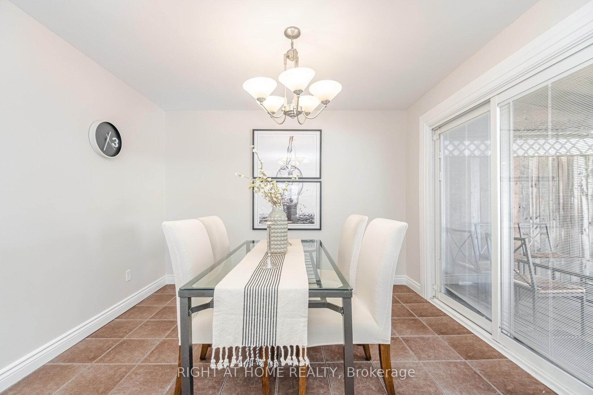 17 White Owl Crescent photo 8