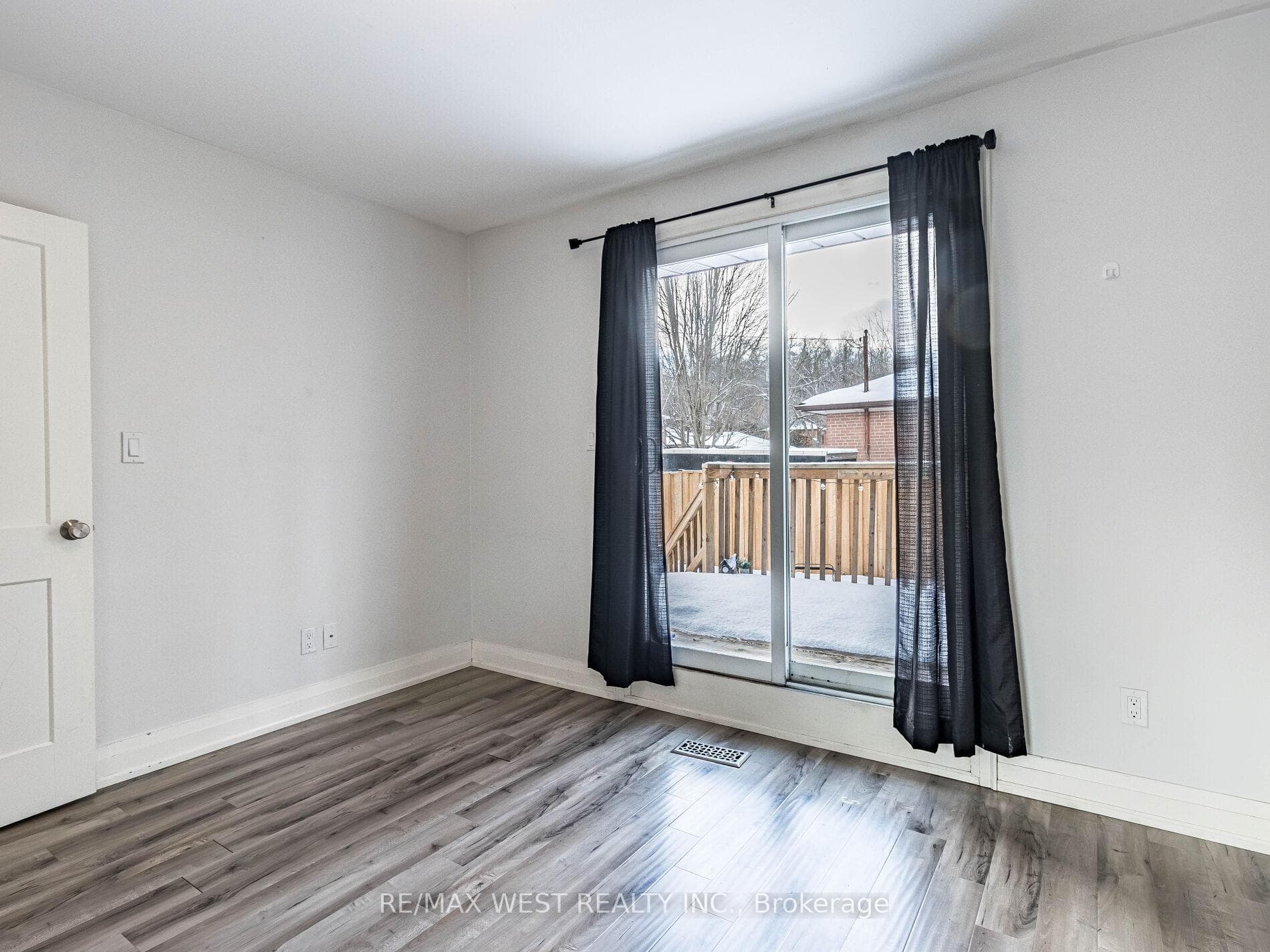 54 James Street photo 34