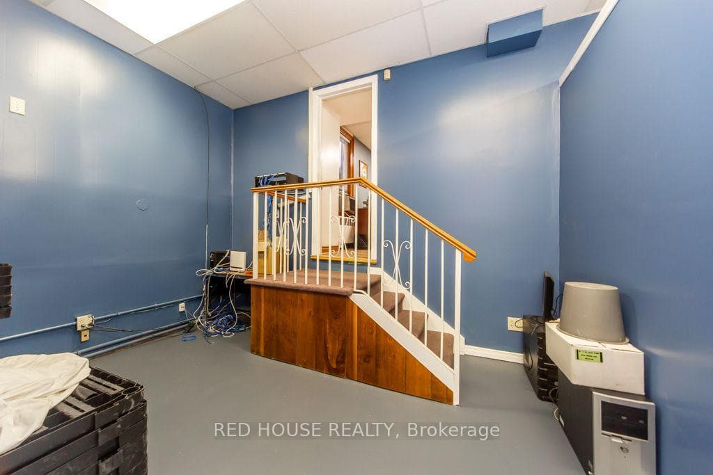 658 Vaughan Road photo 15