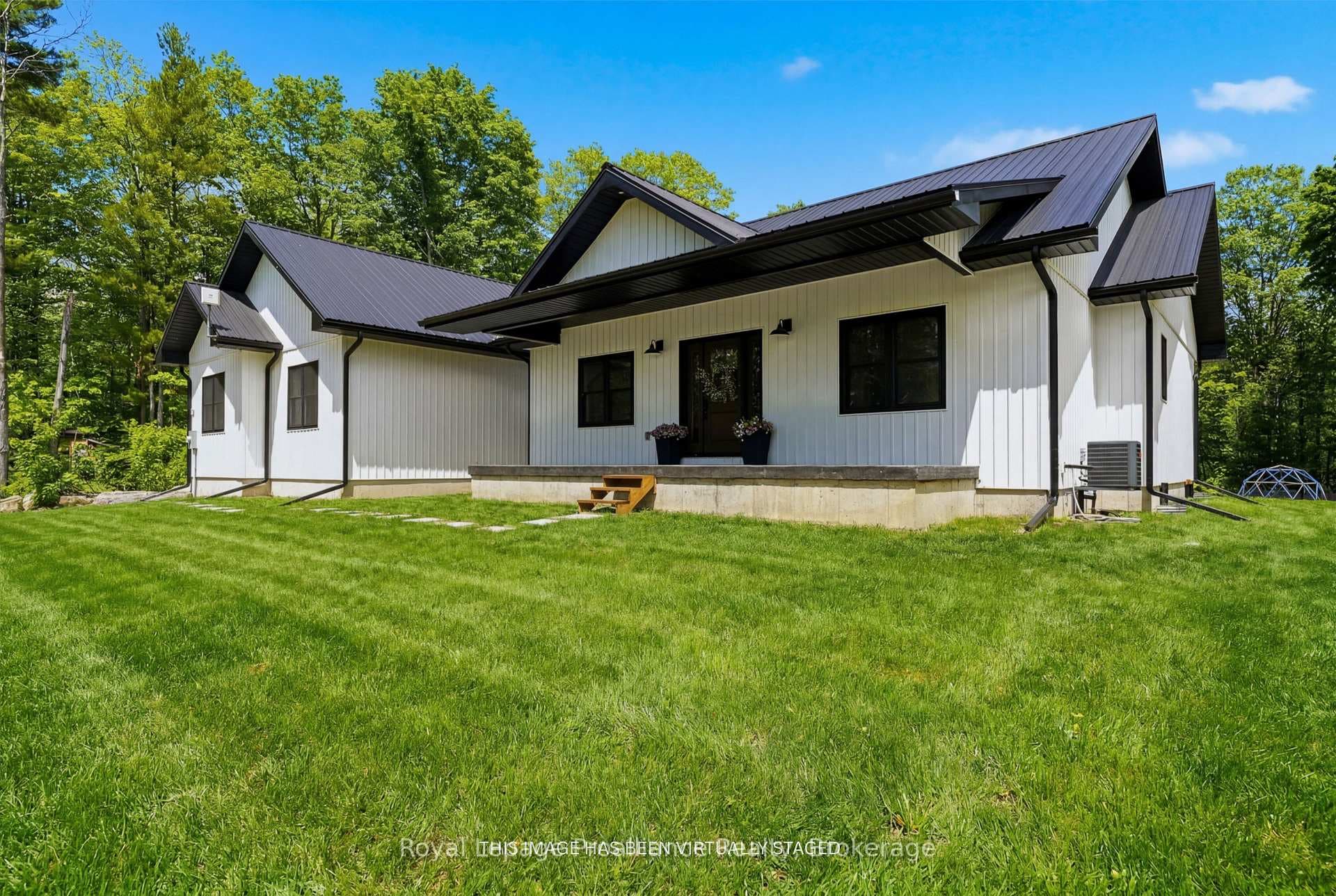293 Douglas Road photo 4