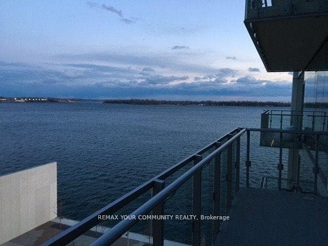 39 Queens Quay Unit 815 photo 29