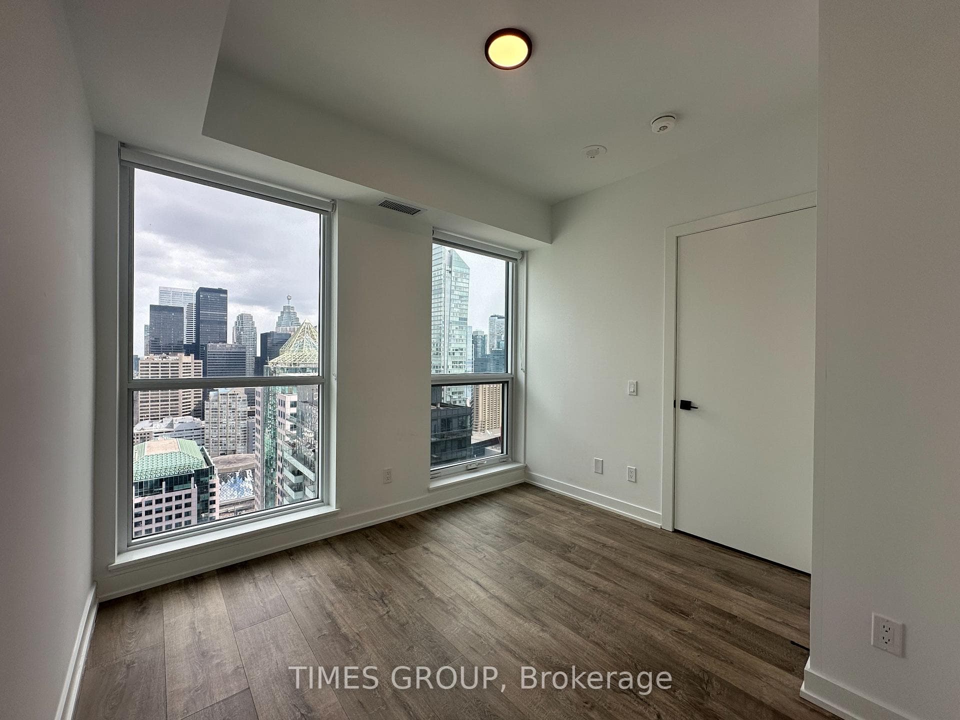 327 King Street Unit 3701 photo 7