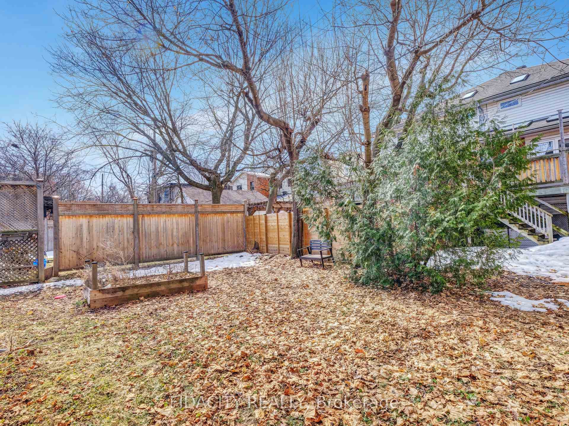 296 Royal Avenue photo 24