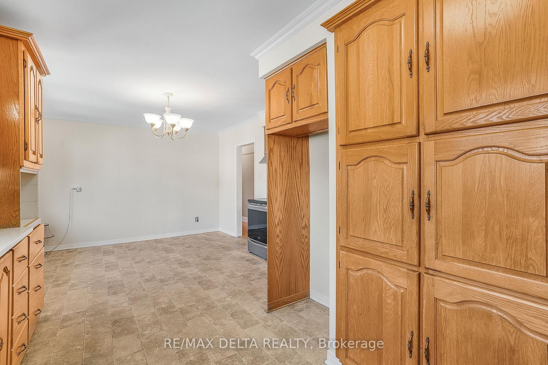 660 Henrie Circle photo 13