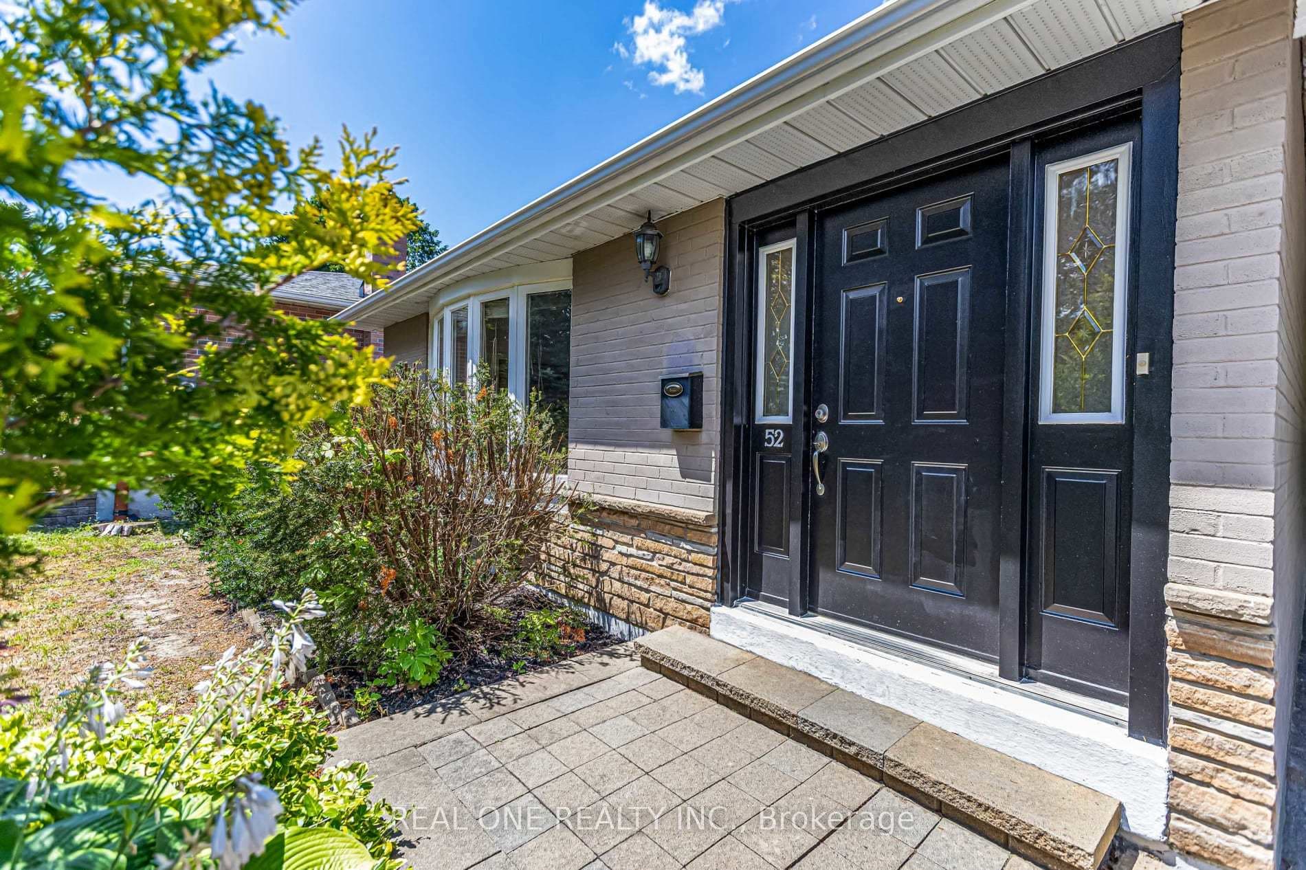 52 Devins Drive photo 3