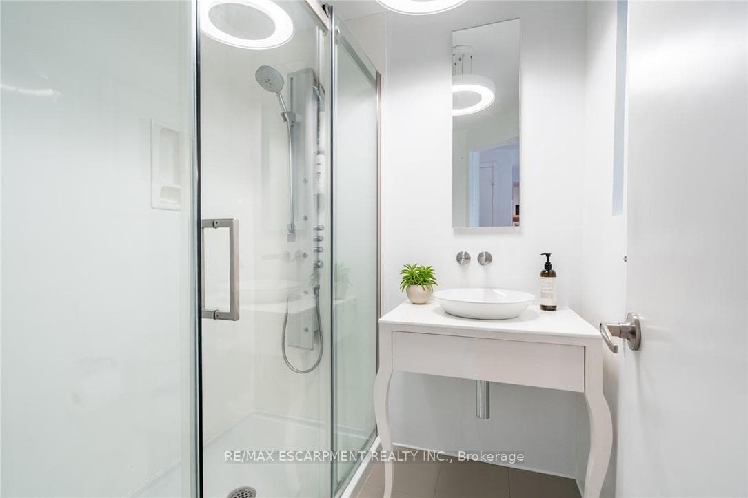327 Caroline Street photo 29