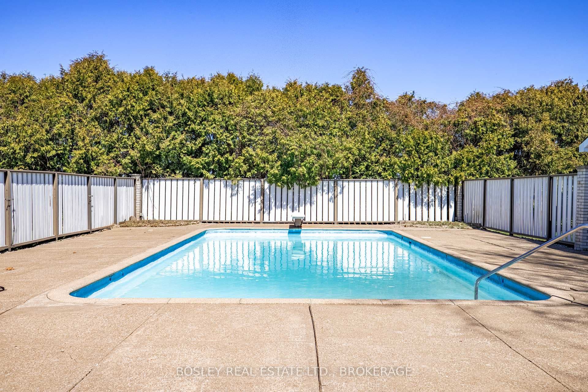 1056 Lakeshore Road photo 46