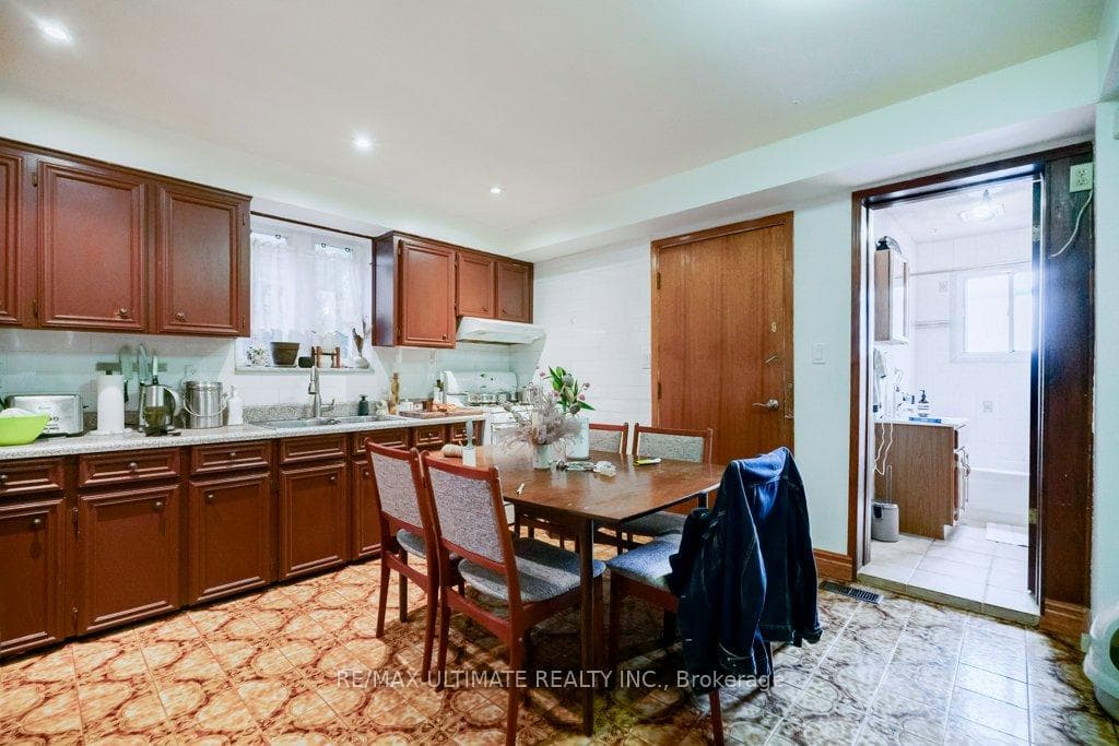 53 Churchill Avenue photo 8
