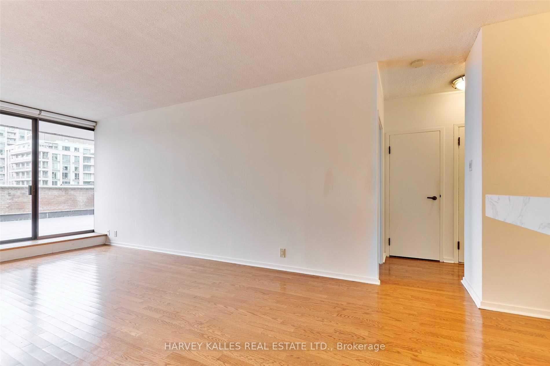 18A Hazelton Avenue Unit 306 photo 16