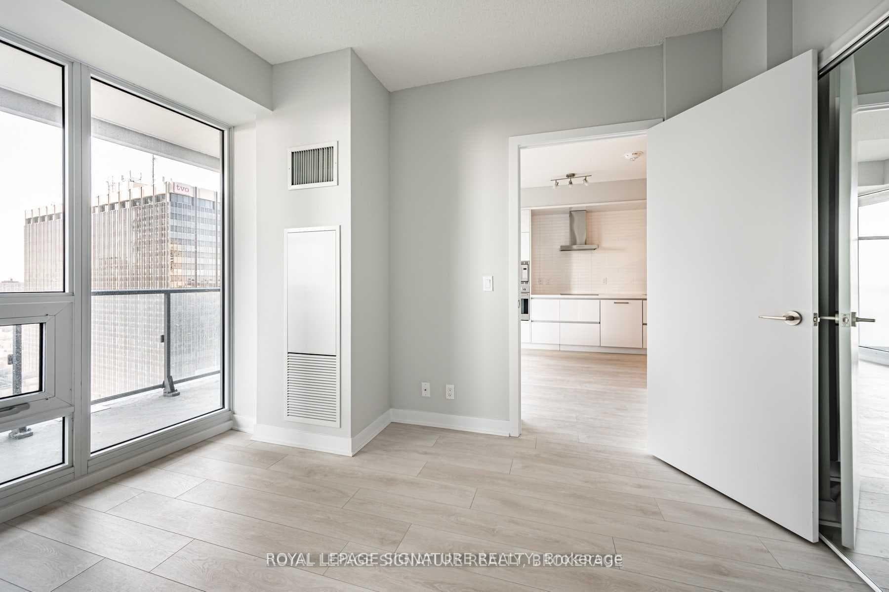2221 Yonge Street Unit 1506 photo 13