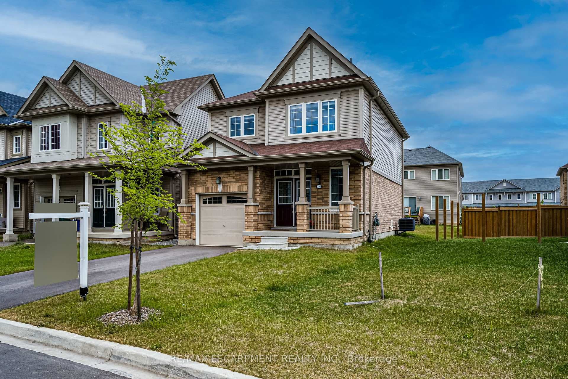 196 Kinsman Drive photo 3