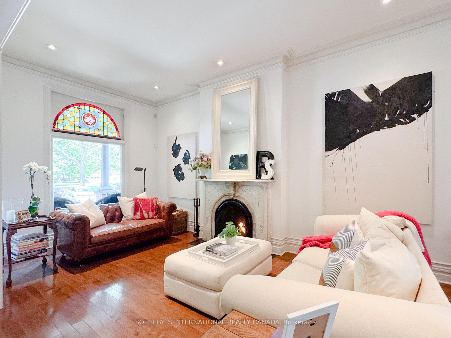 395 Carlton Street photo 8