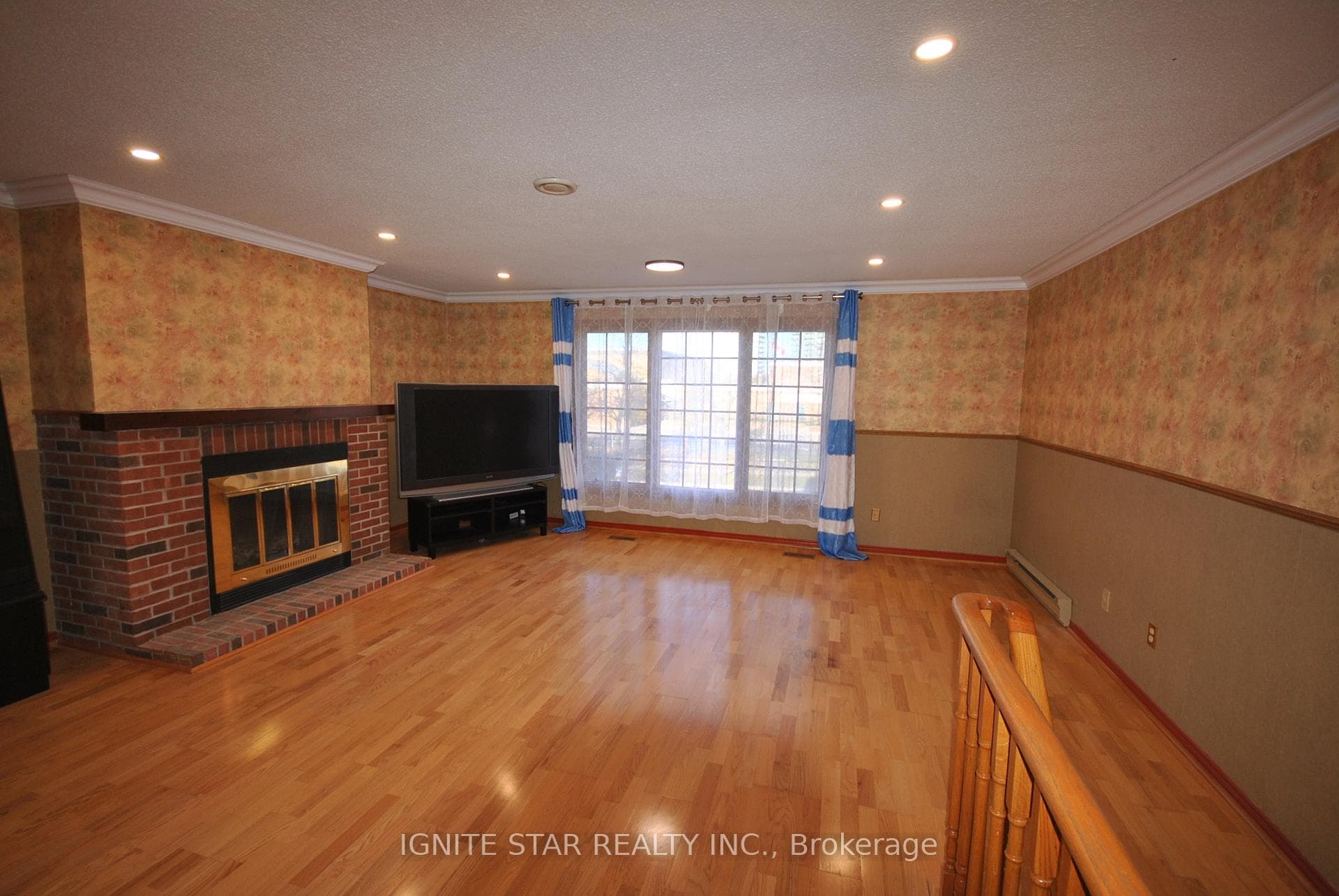 2368 Credit Valley Road Unit upper photo 5
