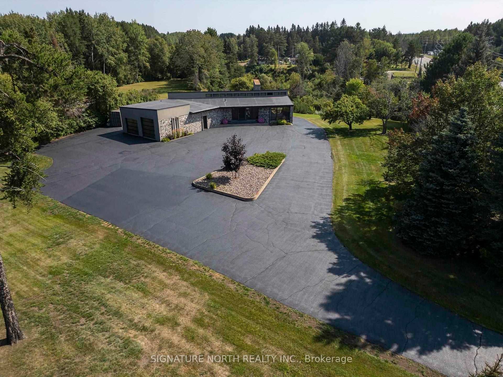 1577 Arthur Street W photo 40
