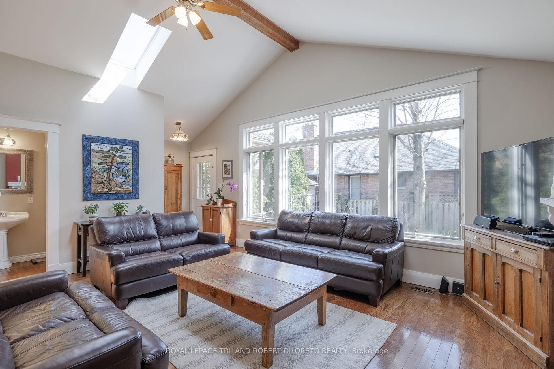 439 Victoria Street photo 11