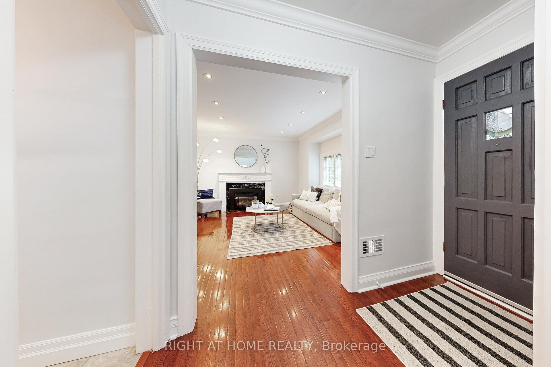 66 CLIVEDEN Avenue photo 3