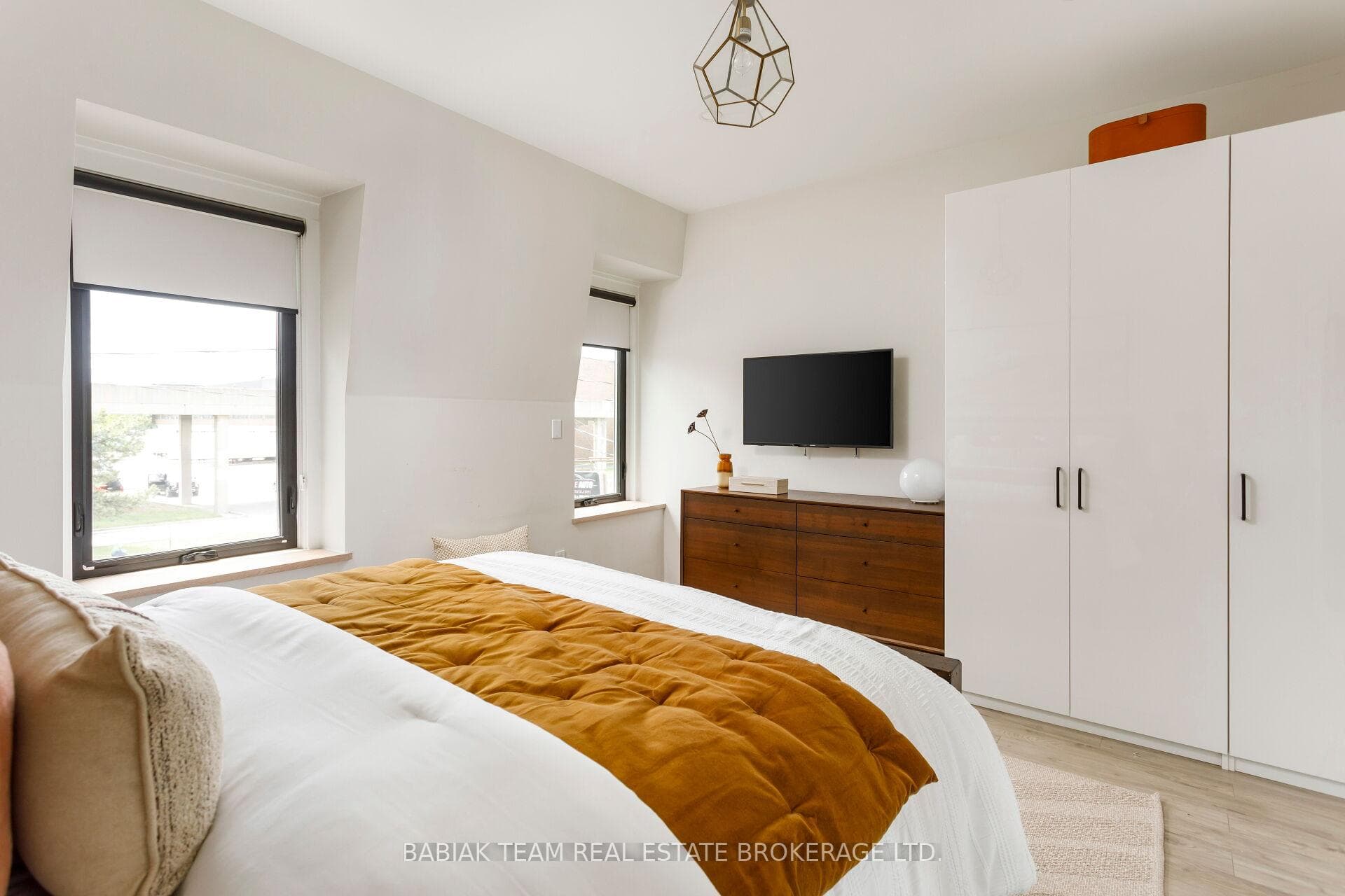 497 Keele Street photo 33