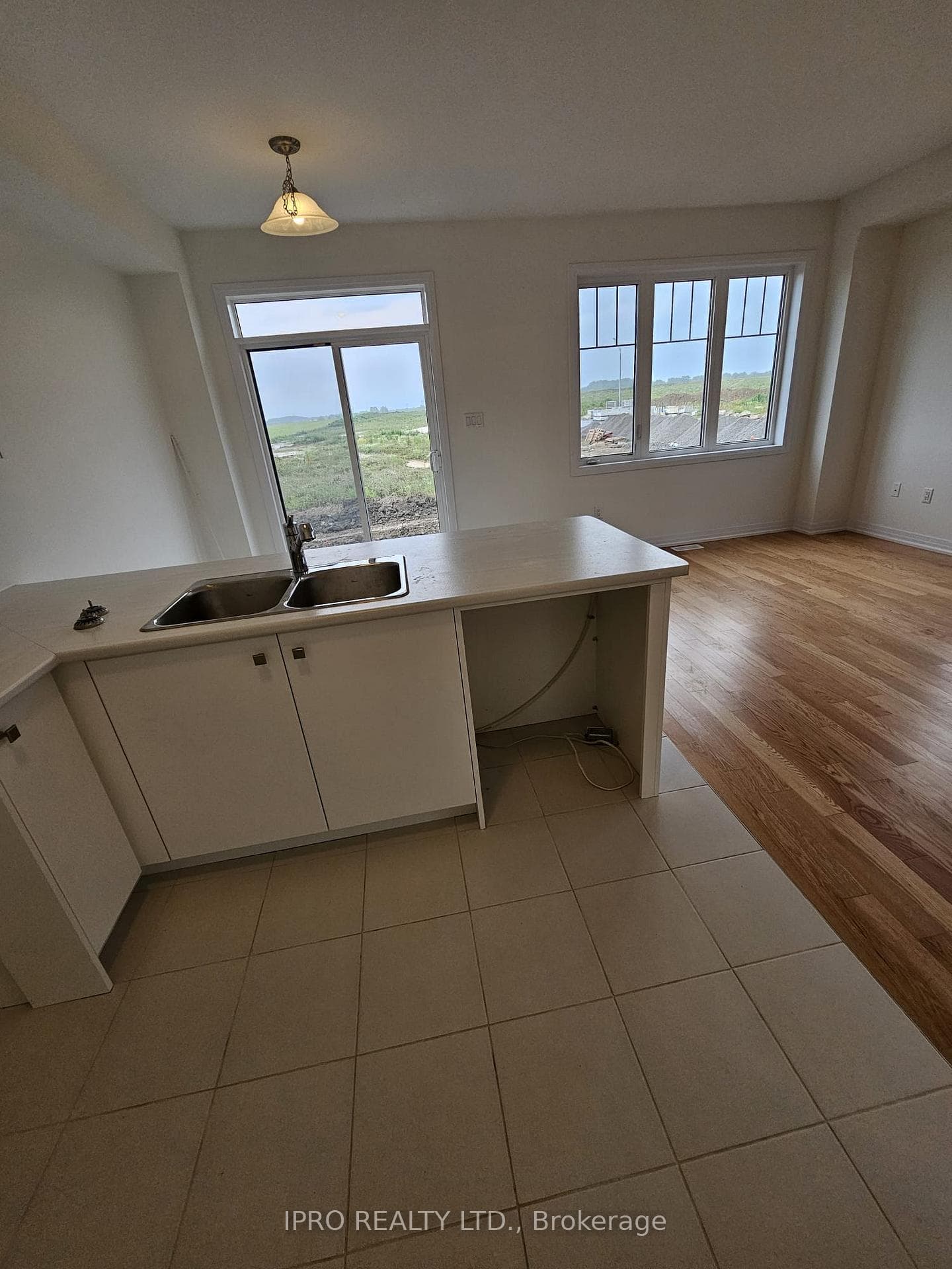 1 Niagara Drive photo 12