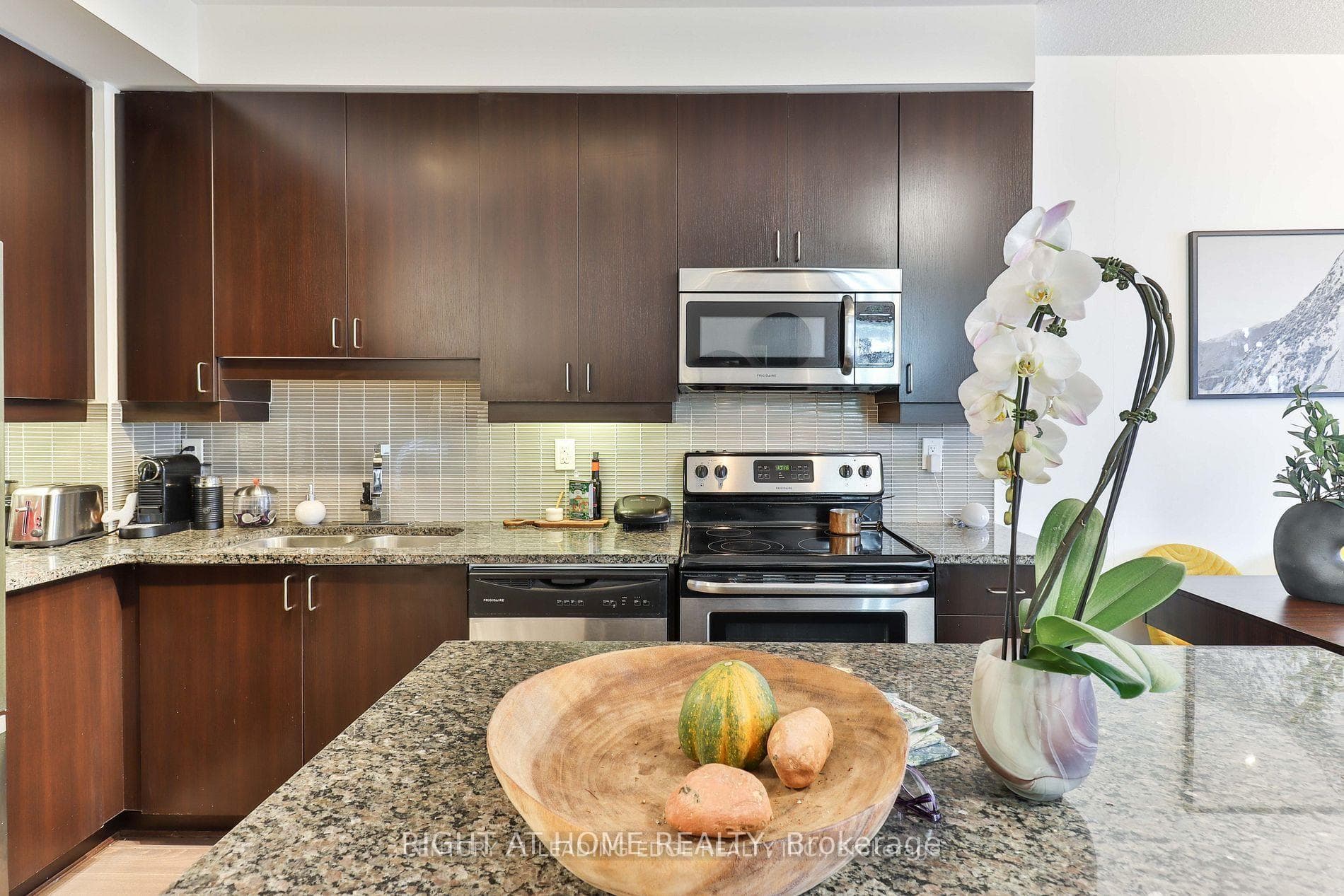 1185 The Queensway (Furnished) Avenue Unit 702 photo 8