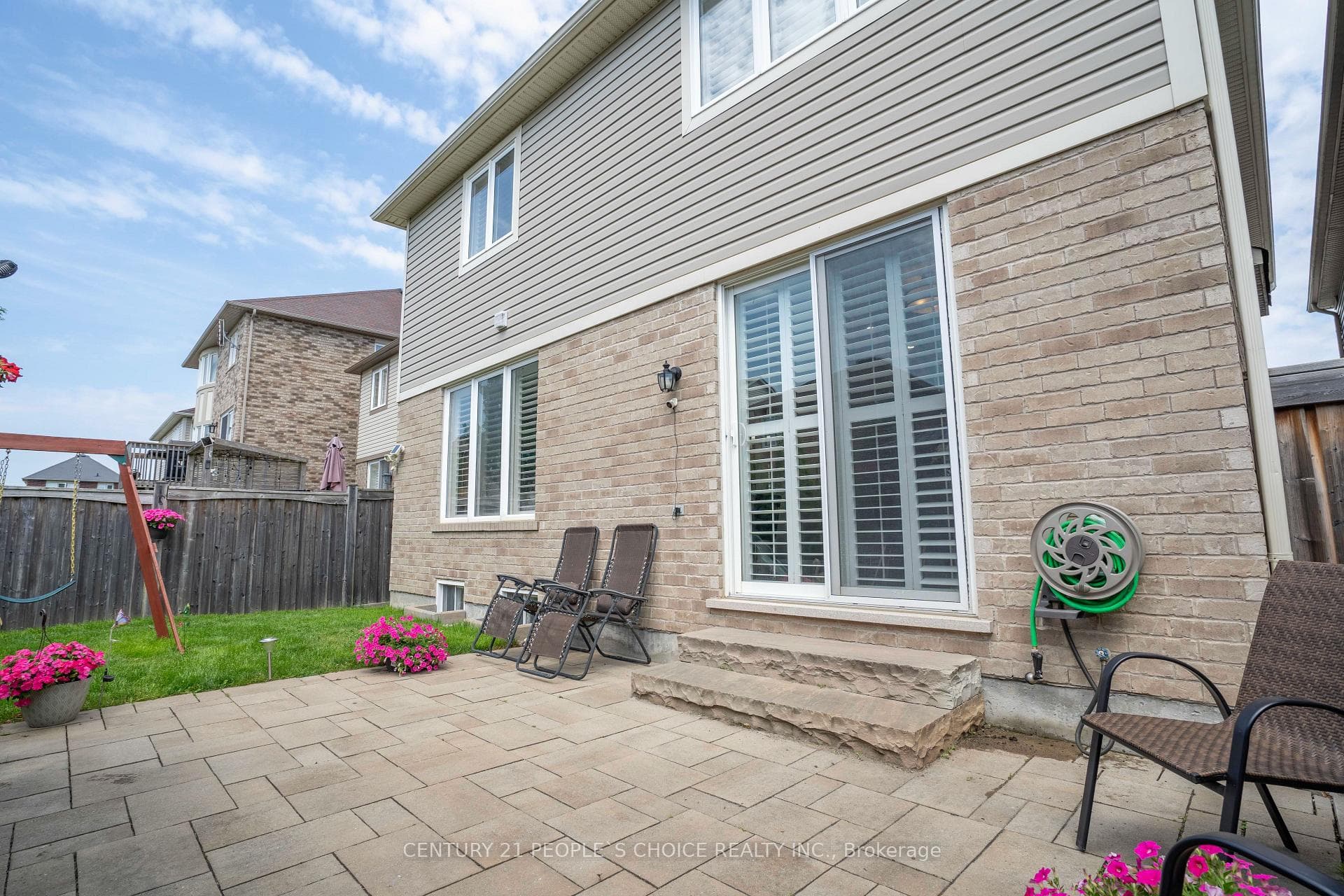 1821 Parkhurst Crescent photo 38