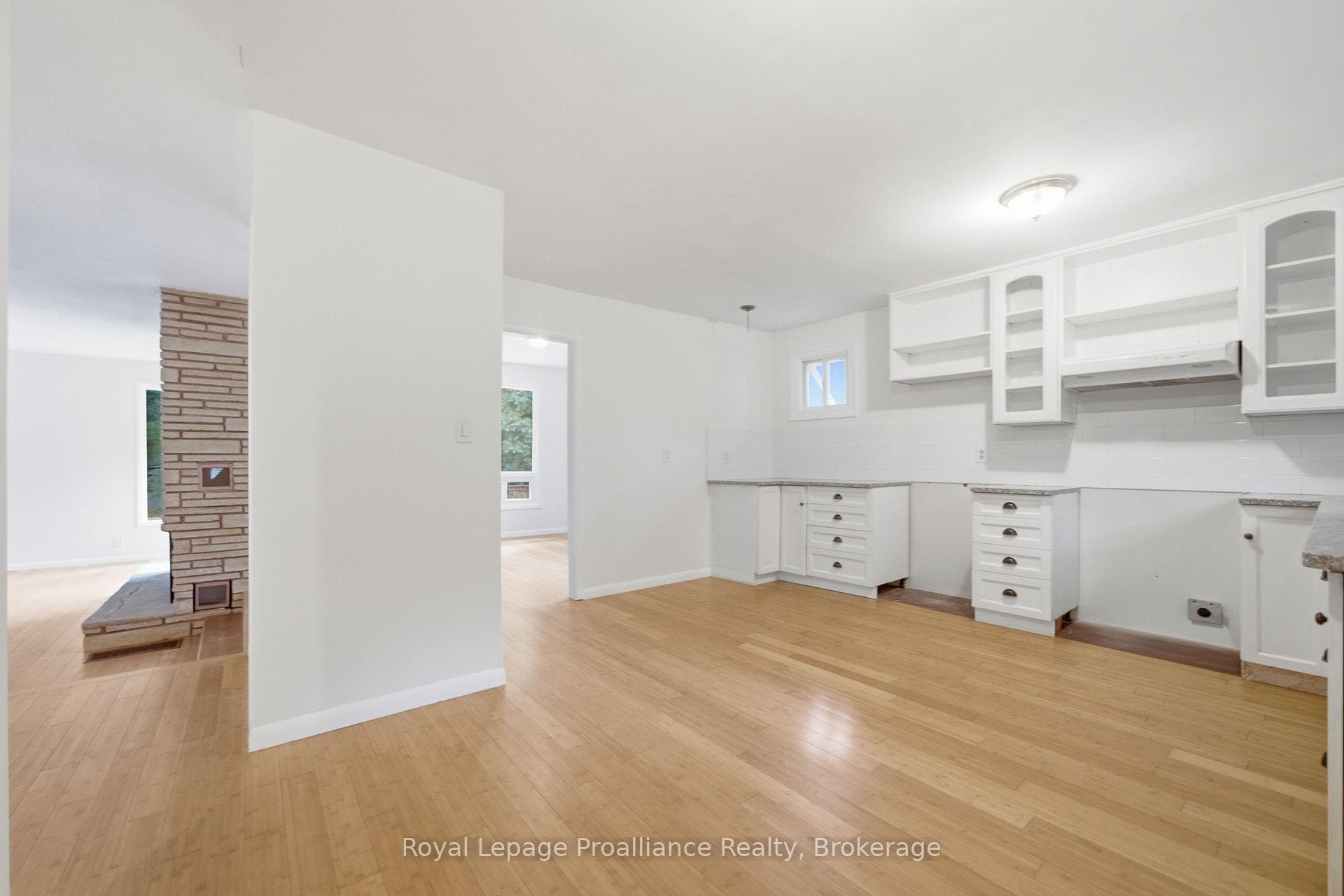 156 Pinehill Crescent photo 9