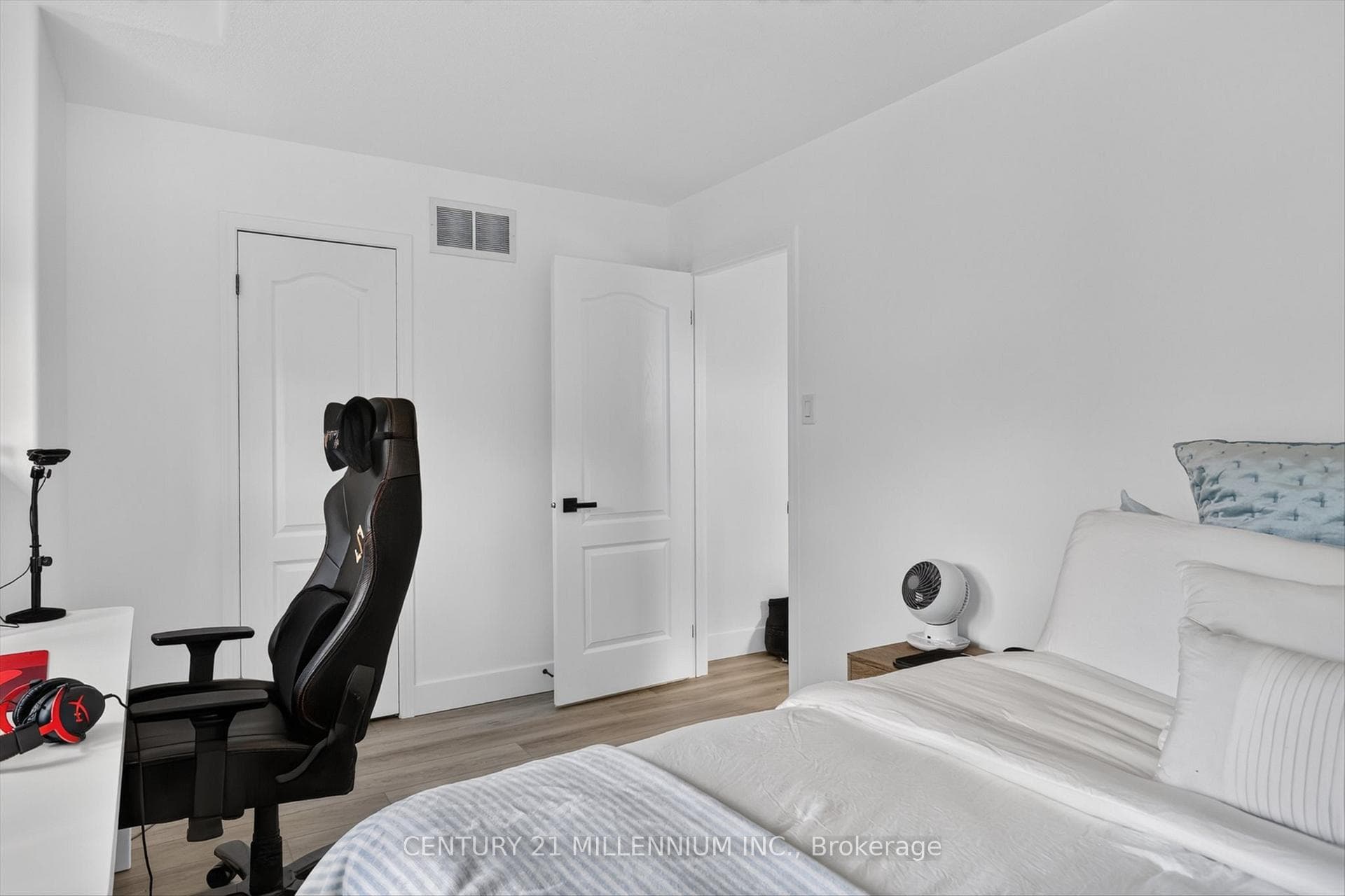 225 Lorne Court photo 26