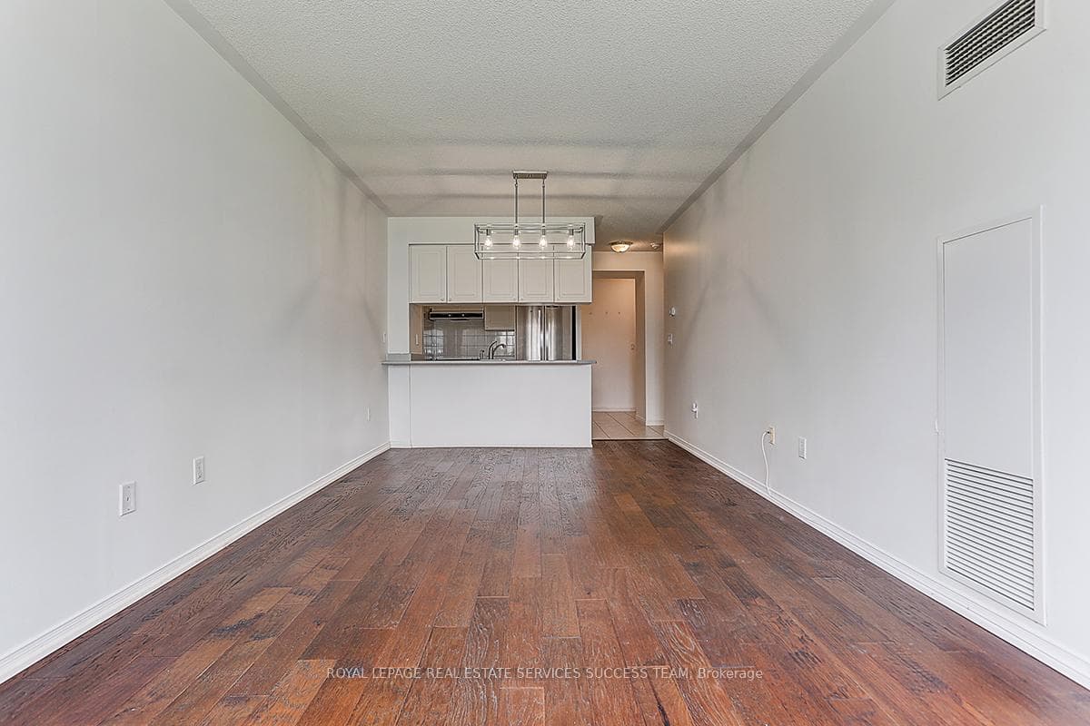 909 Bay Street Unit 409 photo 14