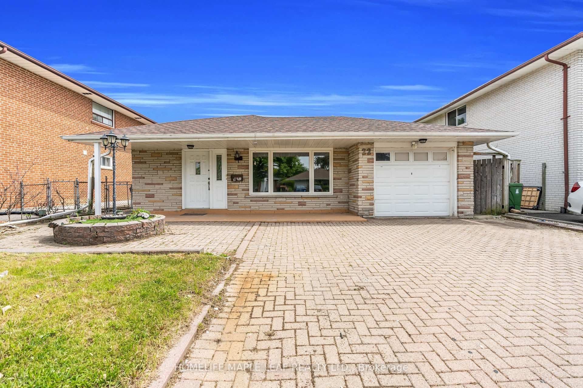 22 Vange Crescent photo 3