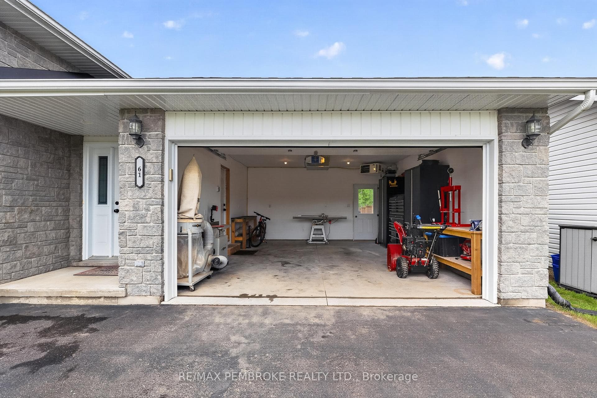 61 Oak Avenue photo 40