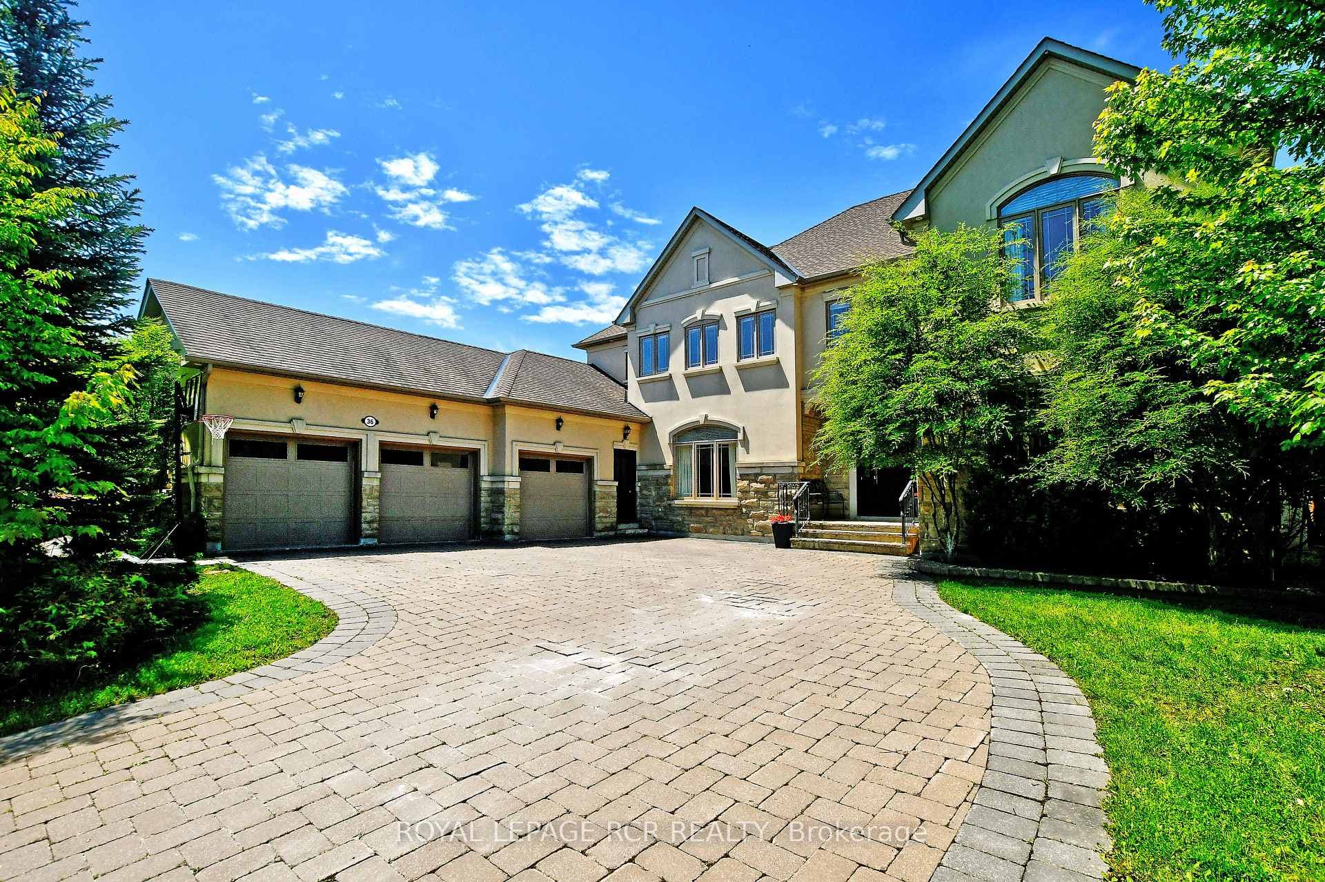 36 Soleil Boulevard photo 2