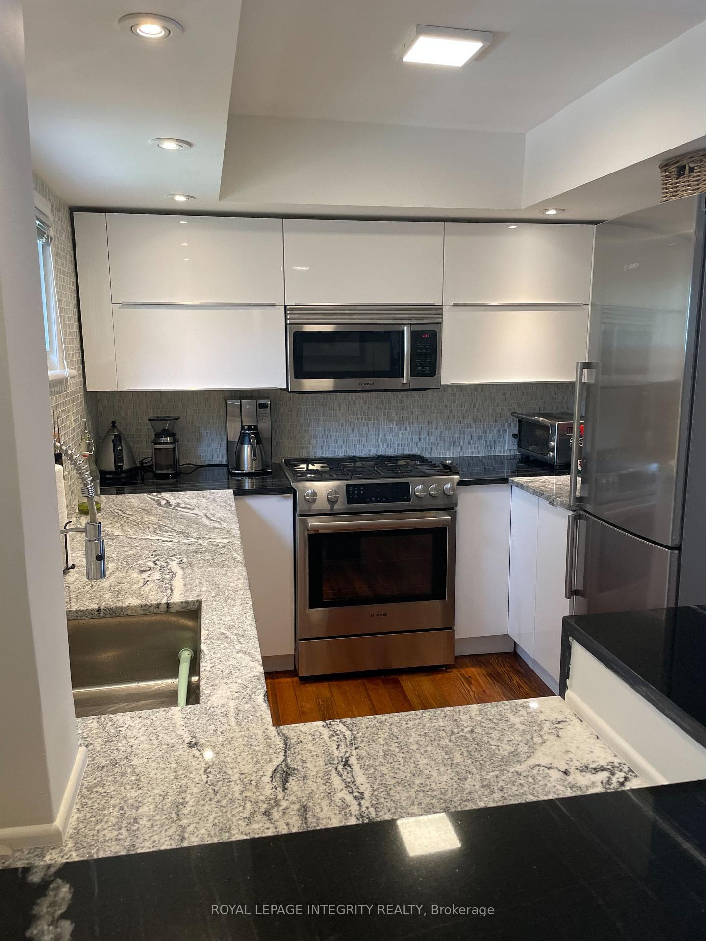 9 Holmwood Avenue photo 3