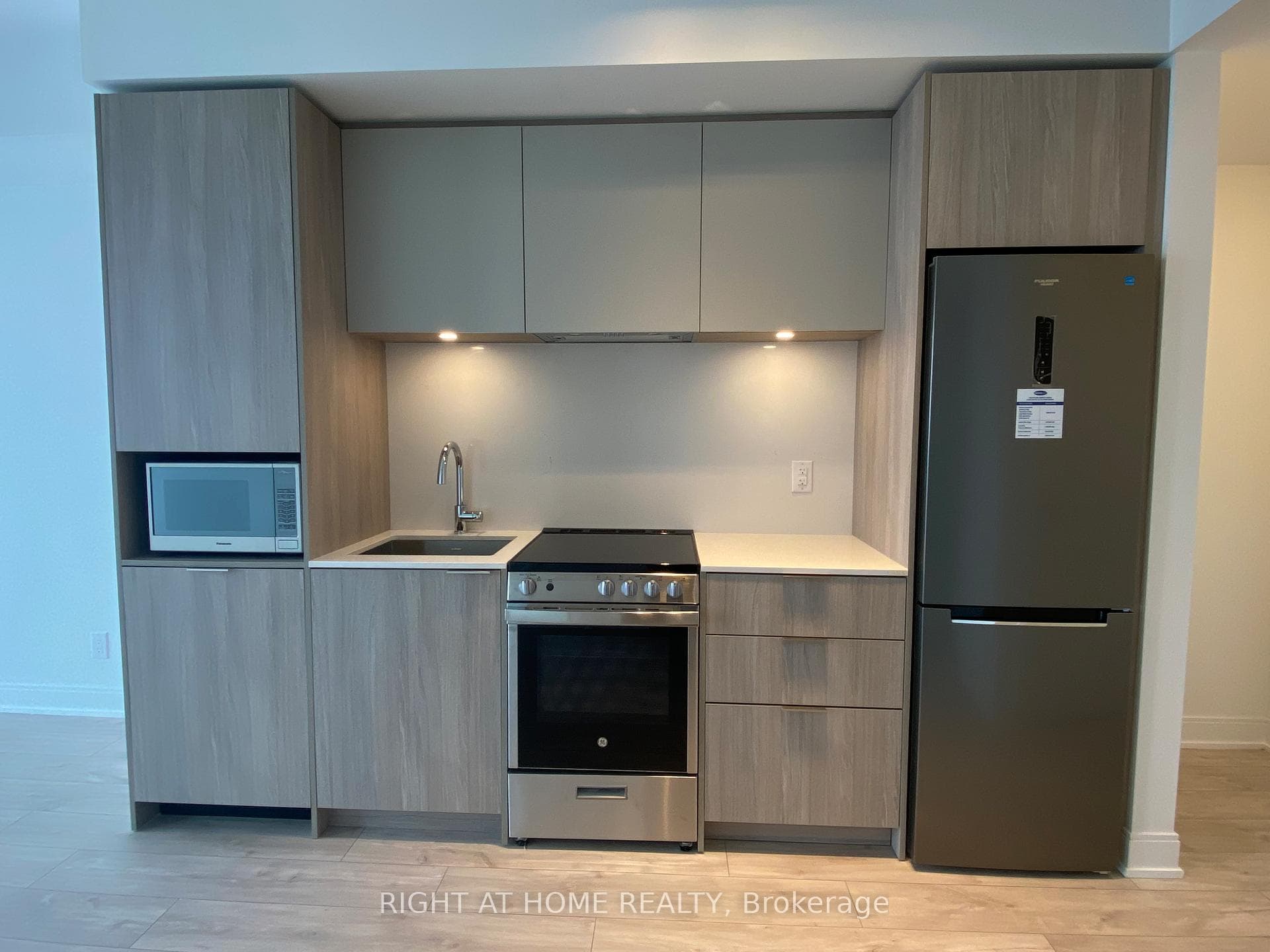 70 ANNIE CRAIG Drive Unit 1801 photo 3