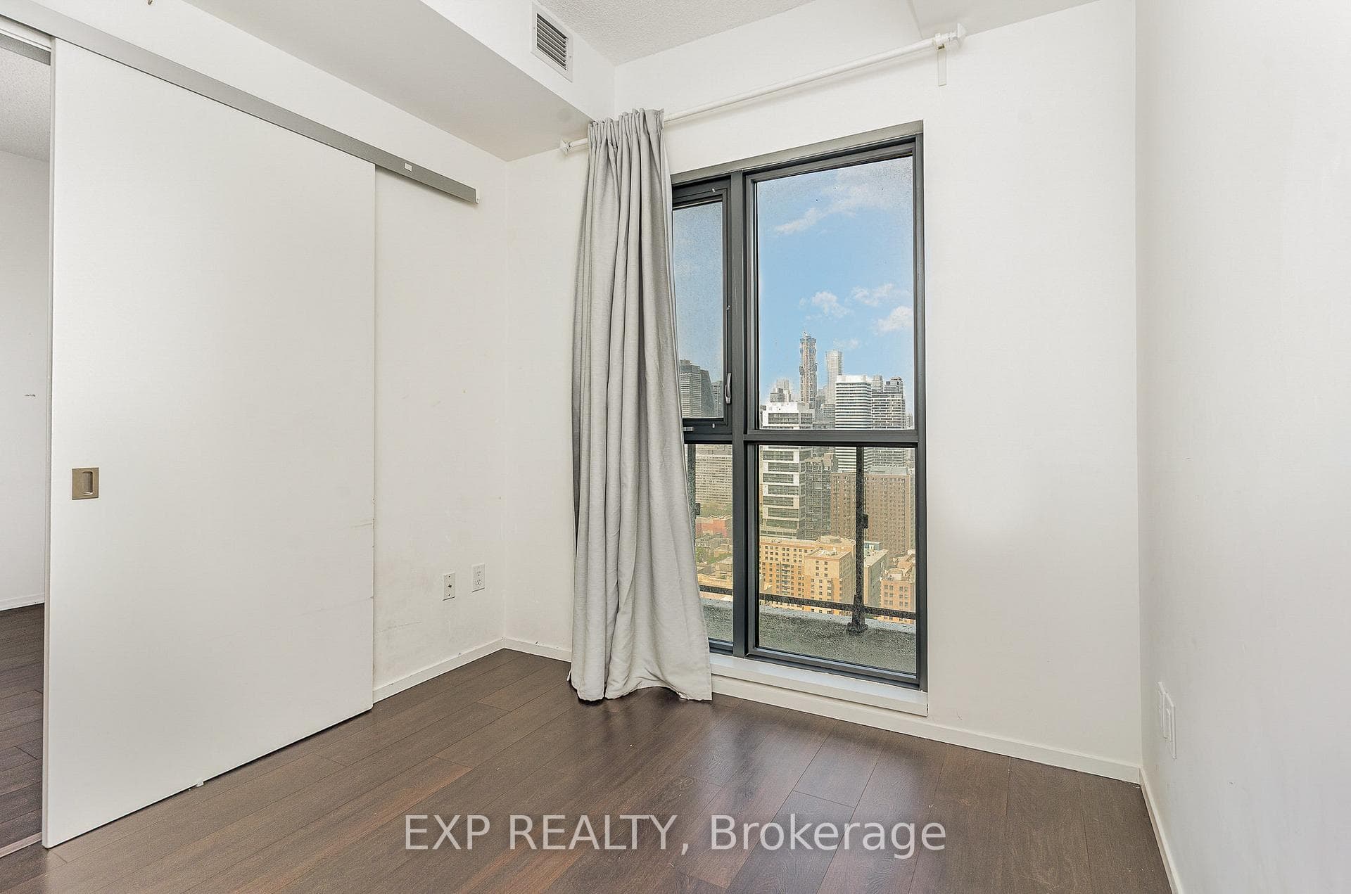159 Dundas Street Unit 3307 photo 9