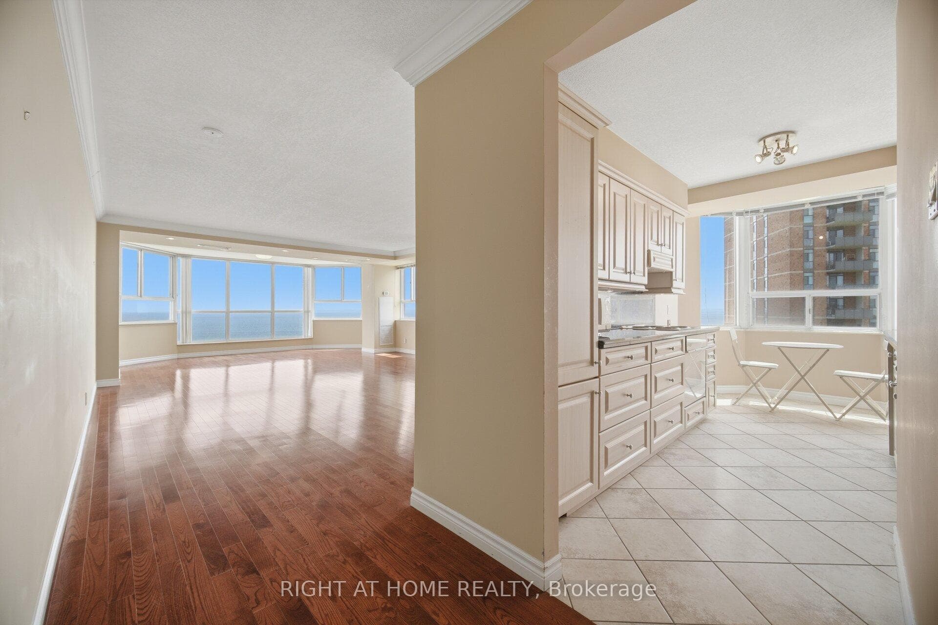 5280 Lakeshore Road Unit 1104 photo 18