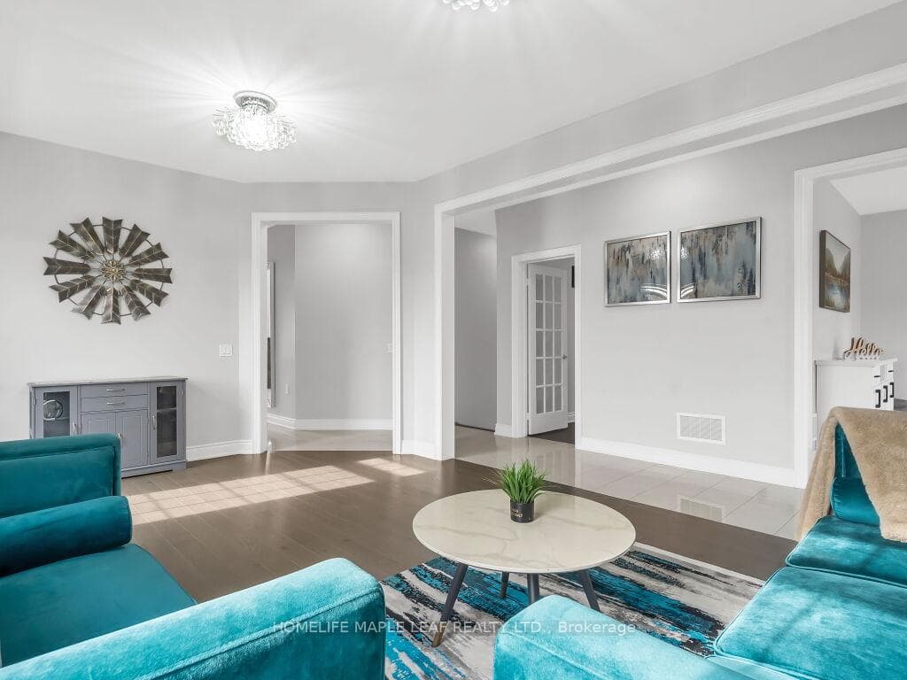 35 Dotchson Avenue photo 9