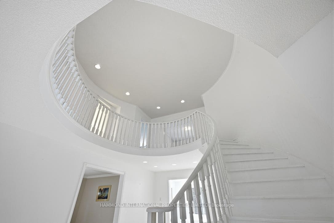 31 Vesta Drive photo 5