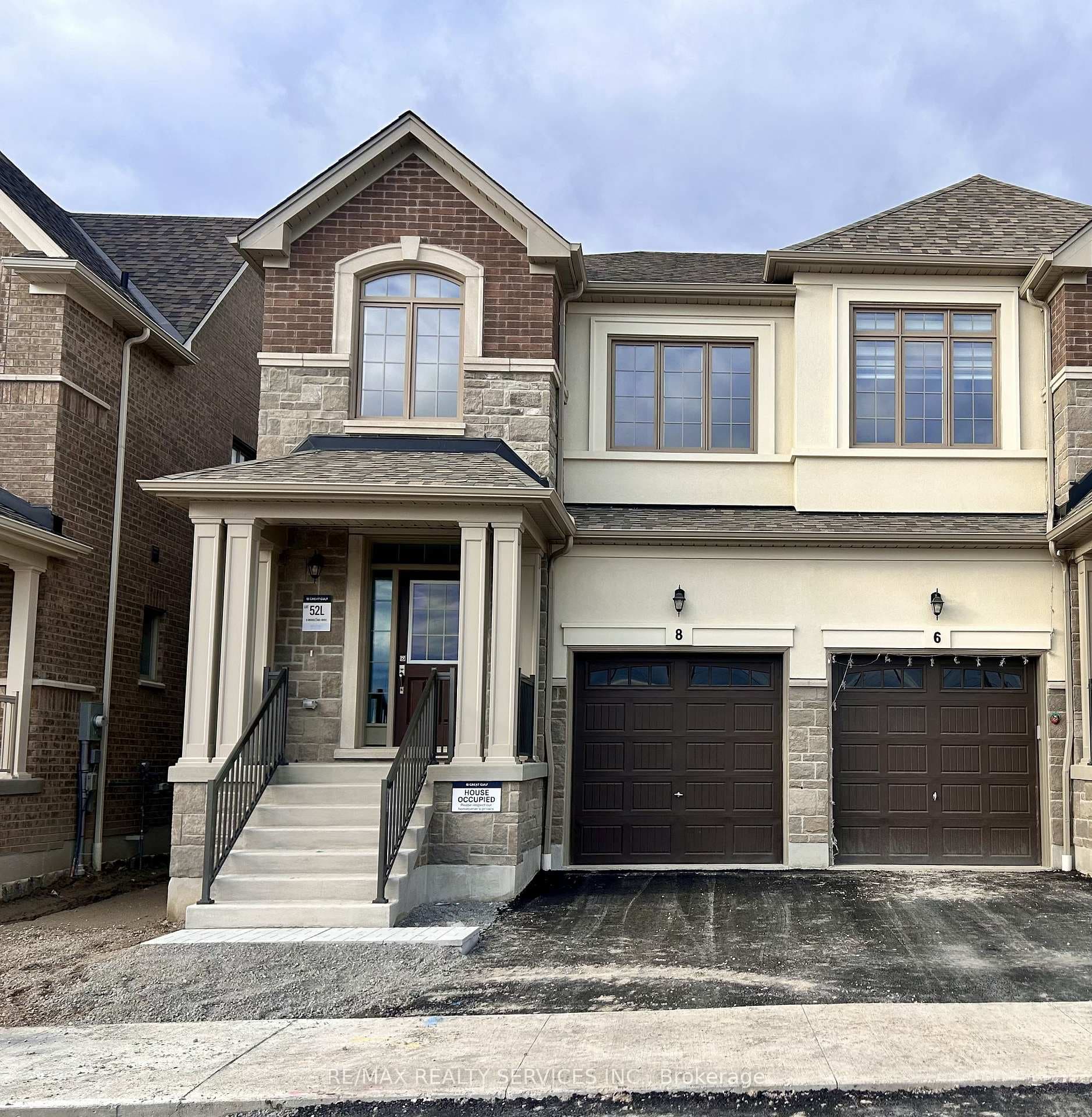 8 Bridgeland Drive photo 1