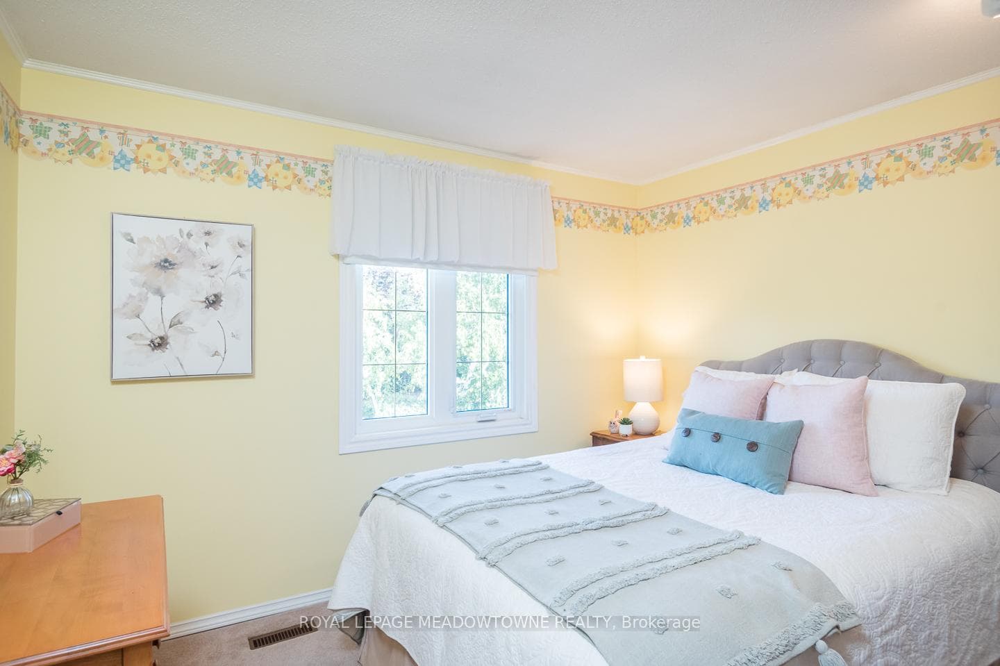 584 Moorelands Crescent photo 30