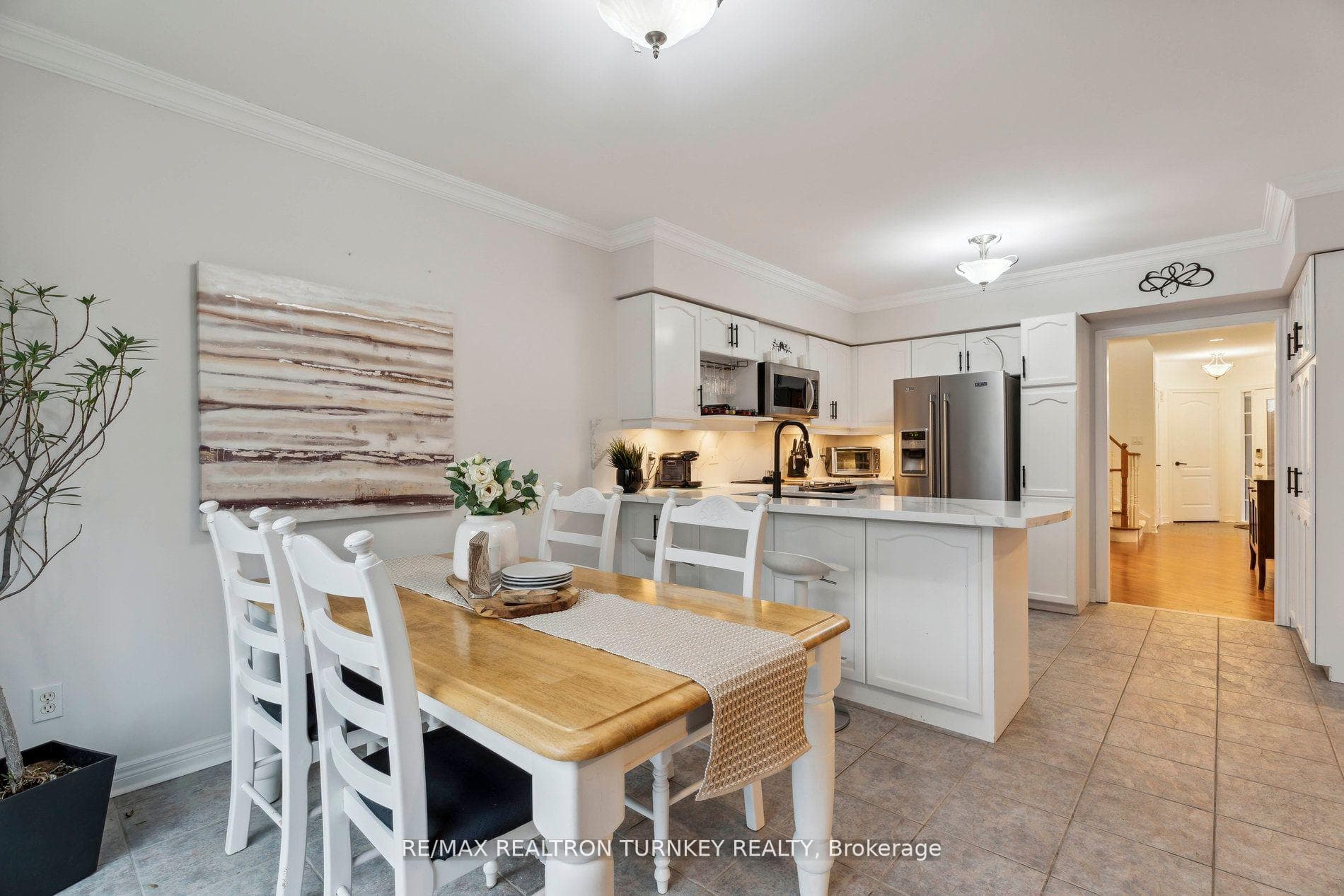 Eat-In Breakfast Area