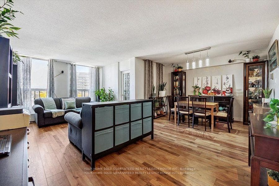 130 Neptune Drive Unit 607 photo 4