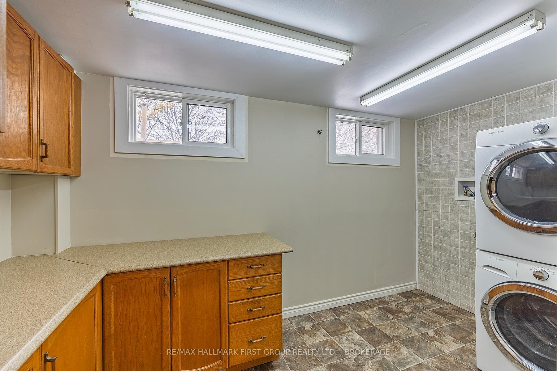 806 Cataraqui Woods Drive photo 30