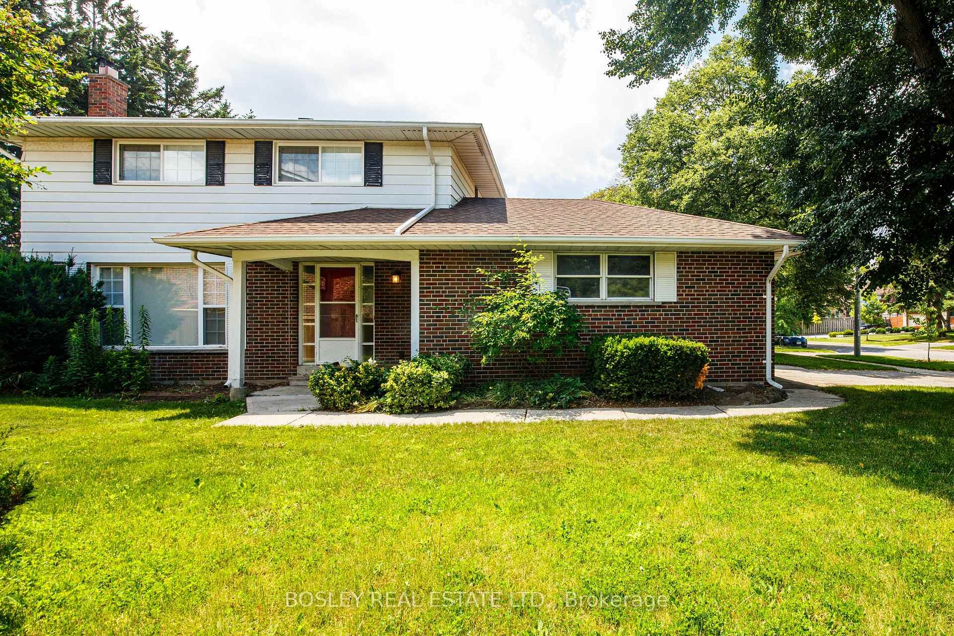 33 Forestbrook Crescent photo 3