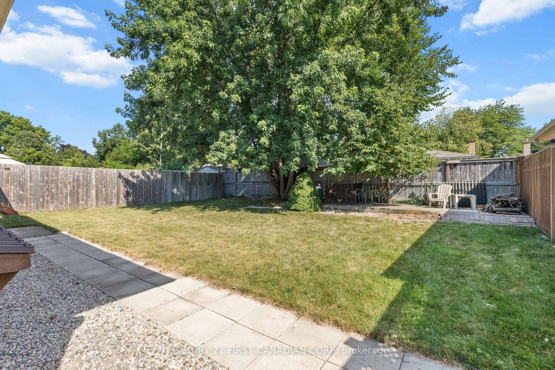4 Archer Crescent photo 29