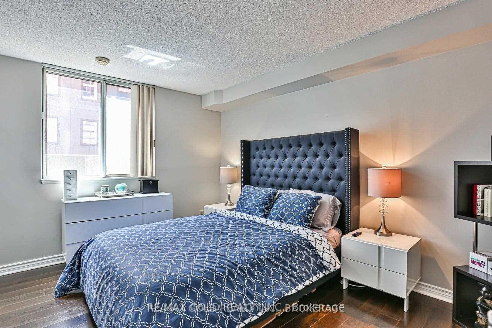 736 Bay Street Unit 710 photo 17