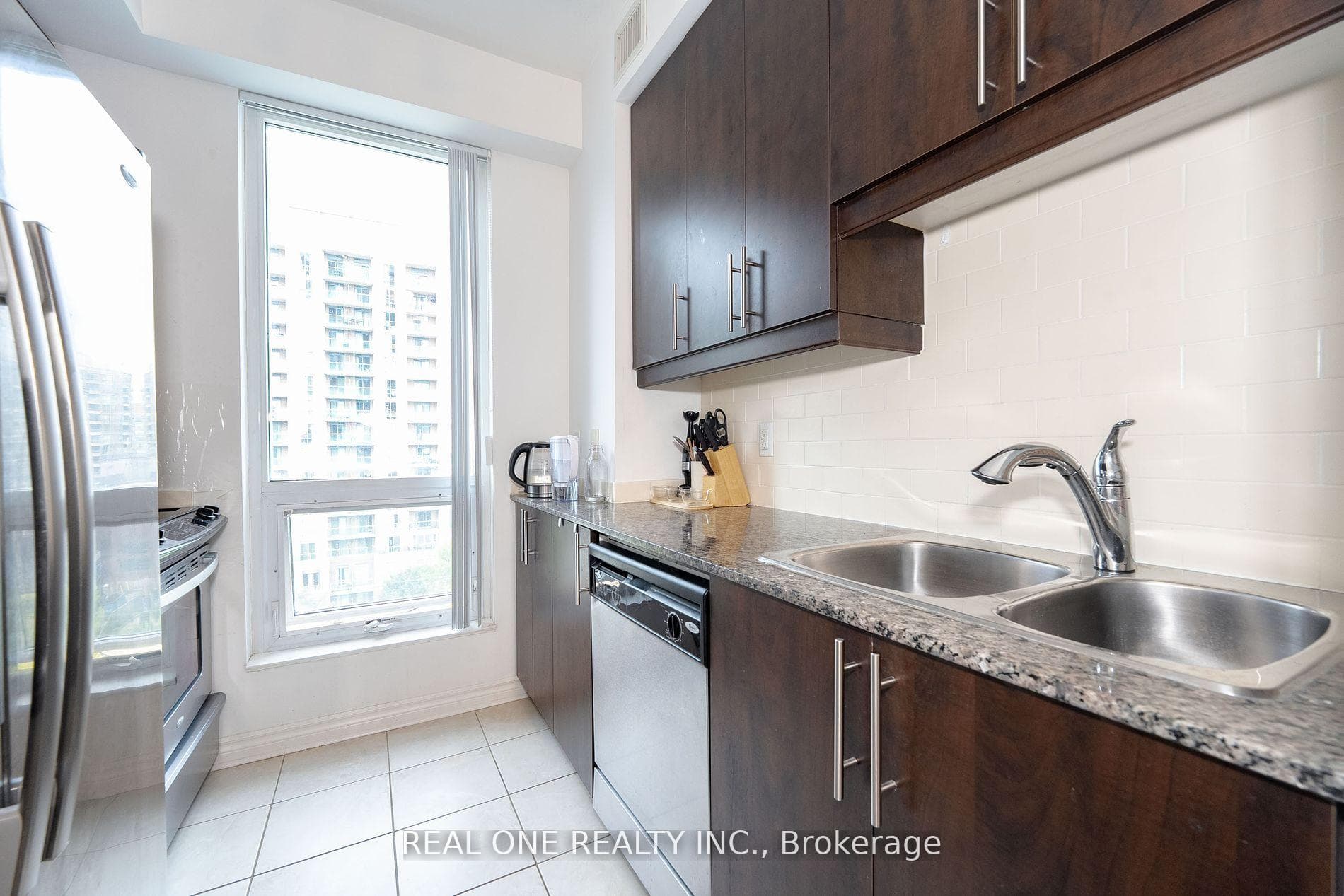 18 Holmes Avenue Unit 811 photo 10