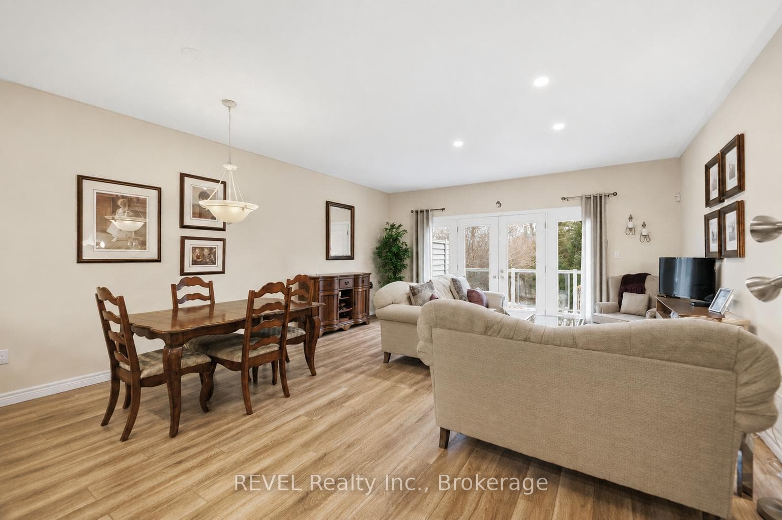 6295 Forest Ridge Drive photo 16